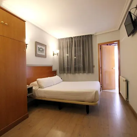 Carbayon Hotell 2*
