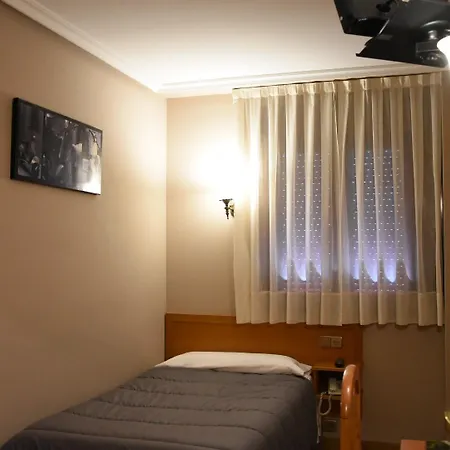 Carbayon Hotell 2*
