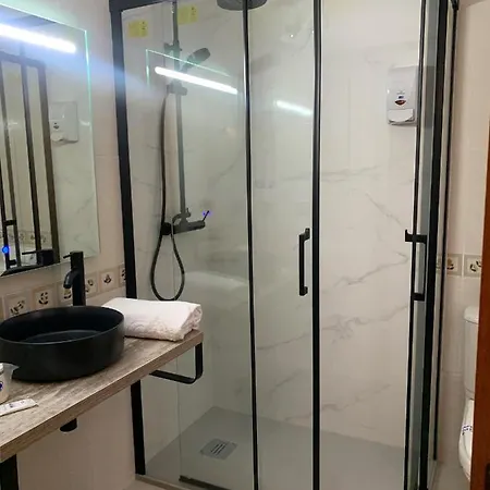Carbayon Hotell 2*