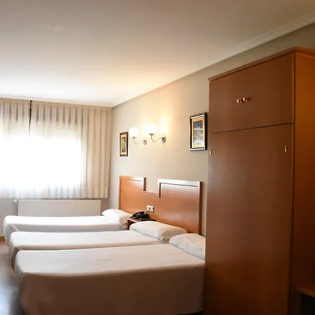 Hotel Carbayon 2*