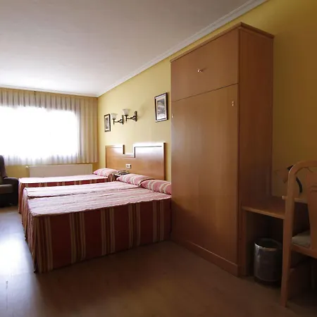 Carbayon Hotell 2*