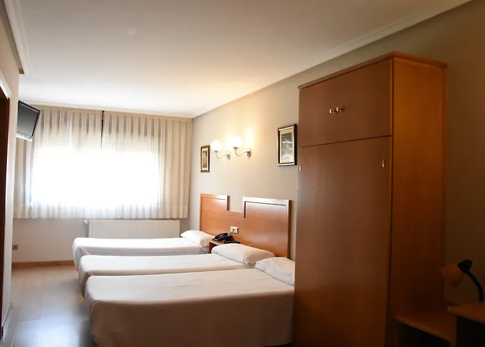 Hotel Carbayon 2*